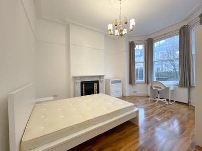 🌿 Bright Double Room in a Large House/ Highgate  Main Photo