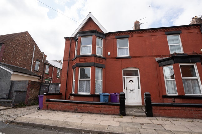 Student Only Room Available L15 Main Photo