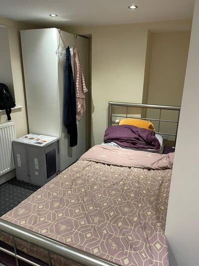 Ensuite Room Avail Now/ &pound;525 per Month / S10 Main Photo