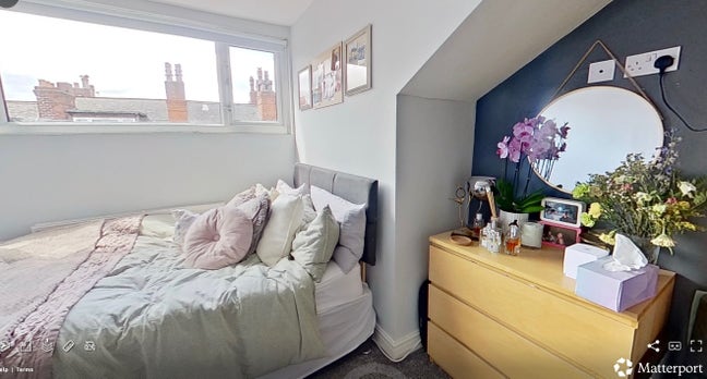 Double Room in All-Girls Headingley House Main Photo