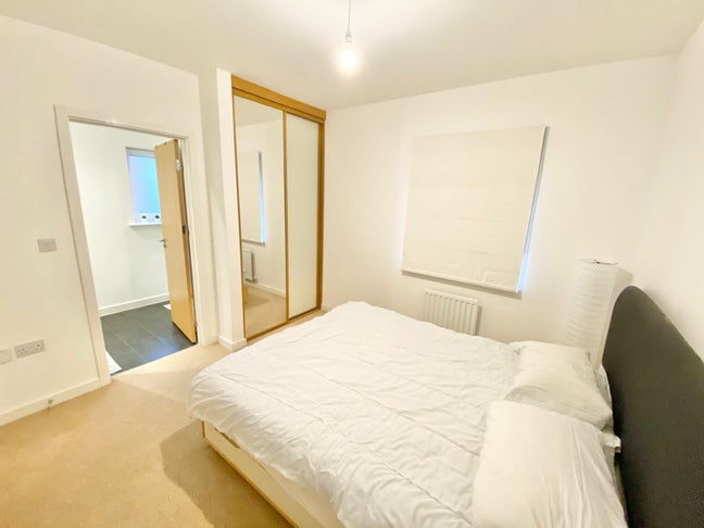 ✨ Modern Ensuite Room in a Stylish 4-Bed Share Main Photo
