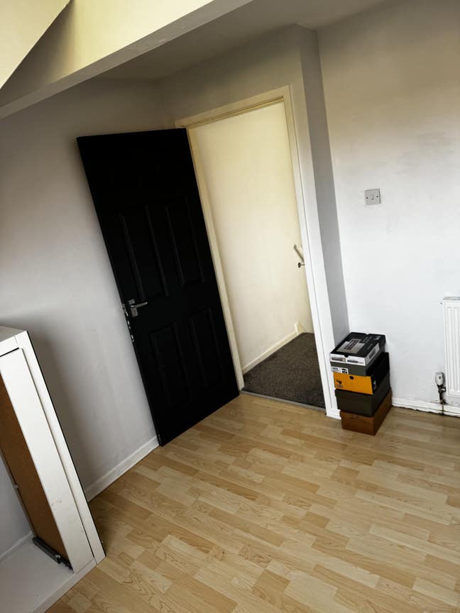 2 rooms to rent  Main Photo