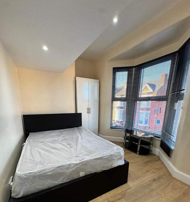 Double room is available for rent in - L4 5TQ Main Photo