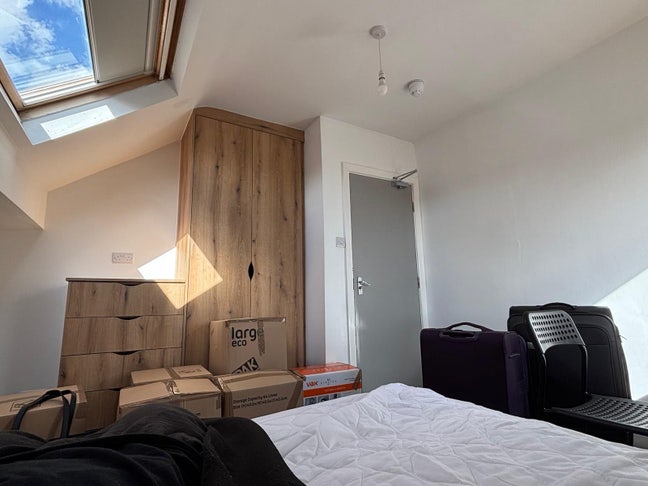 Beautiful and Spacious room available in Head  Main Photo