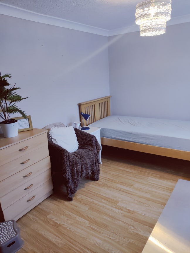 Double room in Wexham Court area, near hospital Main Photo