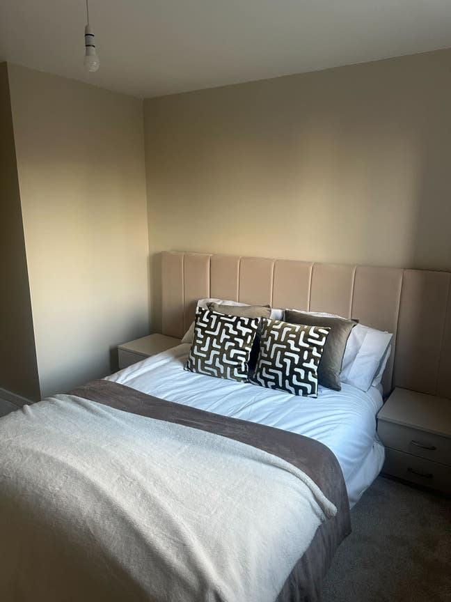 Luxe Double Room in Gated City Centre Apartment  Main Photo