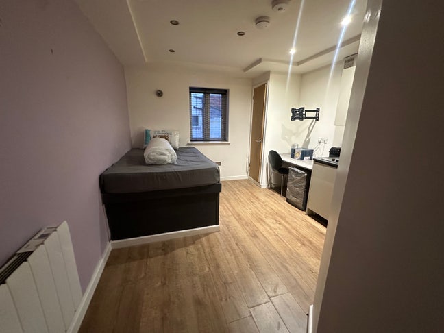 Two self contained flats to rent in Derby DE1  Main Photo