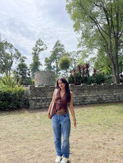 I am a professional female aged 24. I am look... Main Photo