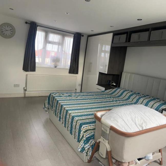 Spacious & Cosy Ensuite Room in SL1 Main Photo