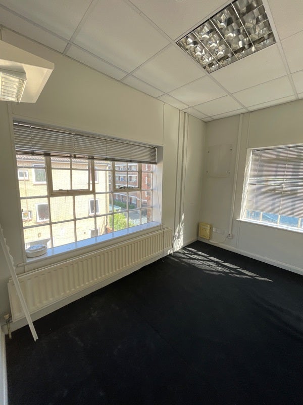 Guardianship: 1 Bedroom in Camden - Property Share Main Photo