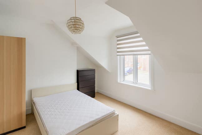 Fully Furnished Double Room – 5 Minutes from Uni Main Photo