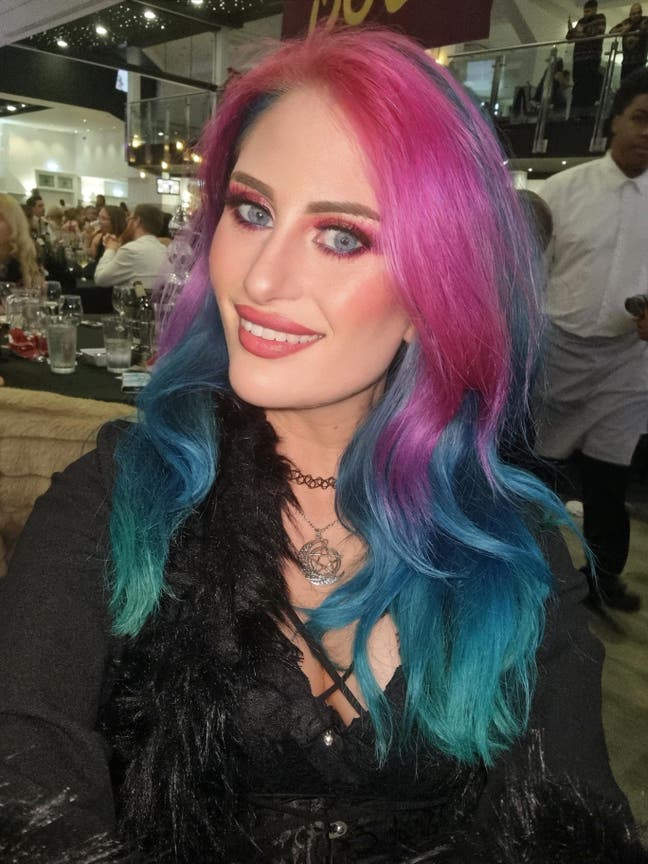 Hi everyone! After splitting with my ex and n... Main Photo