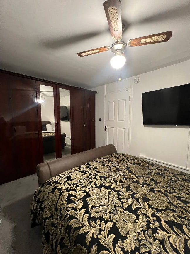 One Room  Main Photo