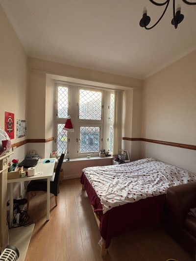 Double room available in Partick flat. Main Photo