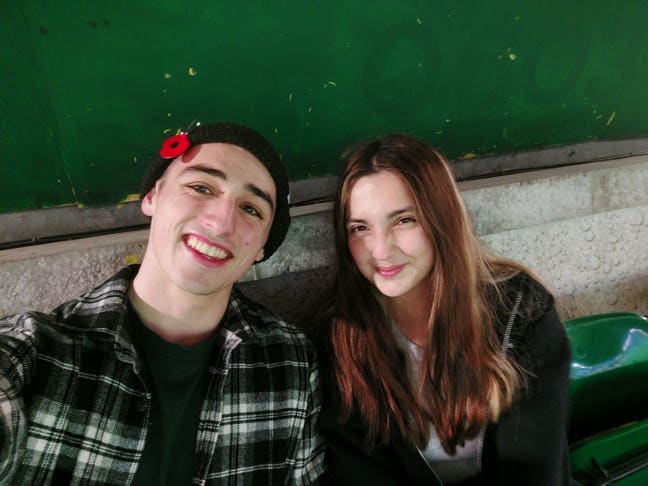 2 students looking for flatmates/house Main Photo