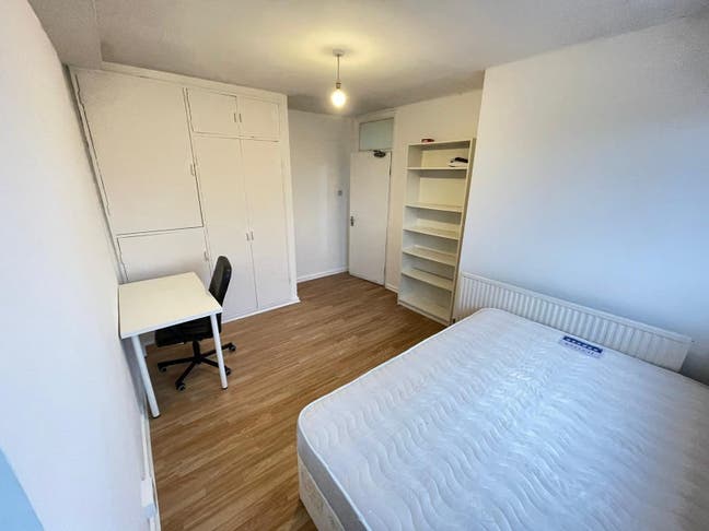 Large Room in E1 - Mile End Main Photo