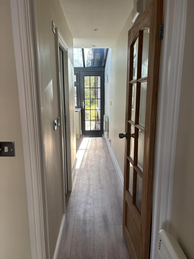 Self Contained Flat with 2 Rooms Main Photo