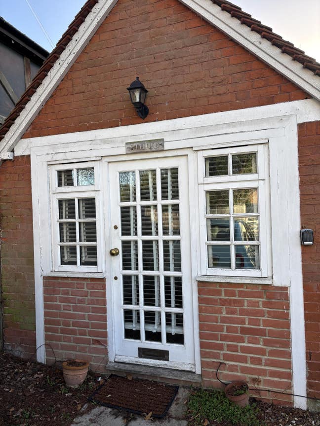 Self Contained Flat with 2 Rooms Main Photo