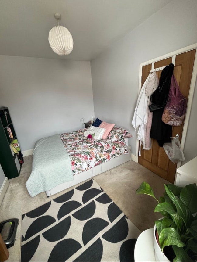 Double Room Available in Friendly St George Home  Main Photo