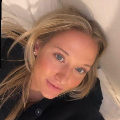 Professional Female seeks a double room Main Photo