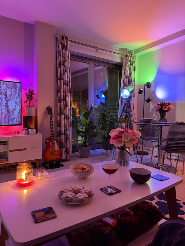 Double room and bathroom. City Centre M1 Main Photo