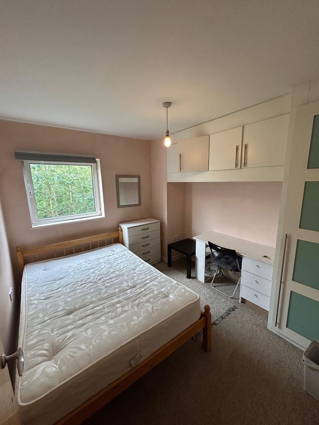 Riverside Lovely Room in Canada Water!  Main Photo