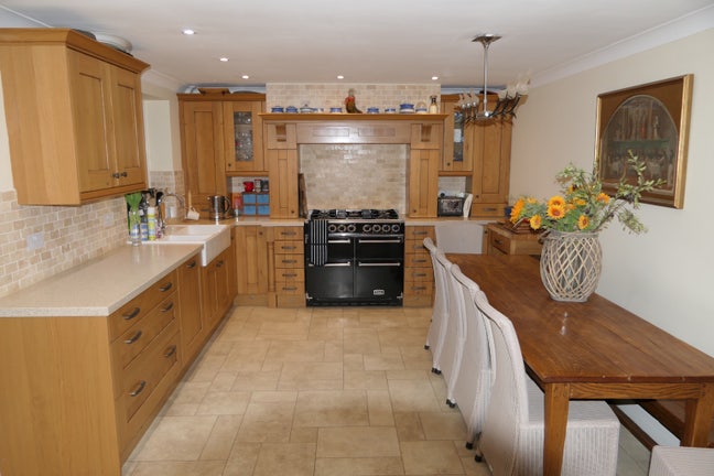 Large spacious double room  Main Photo