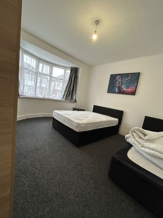 Beautifully decorated double rooms in Hounslow  Main Photo