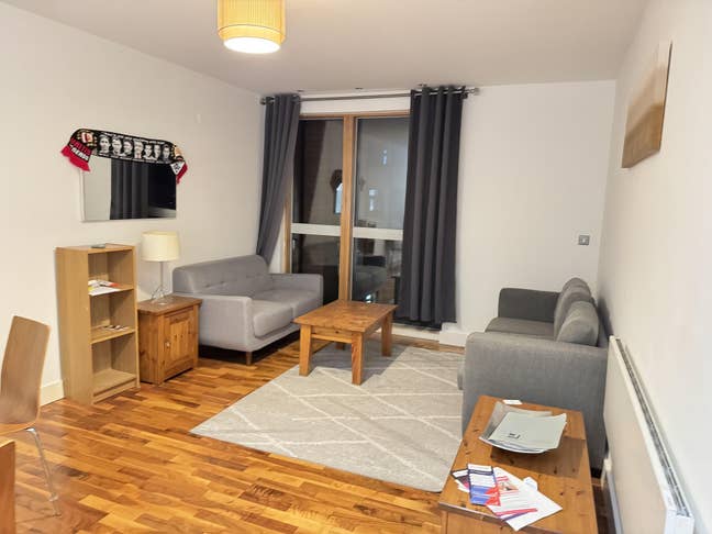 Ensuite Room Available in 2-Bedroom Apartment Main Photo