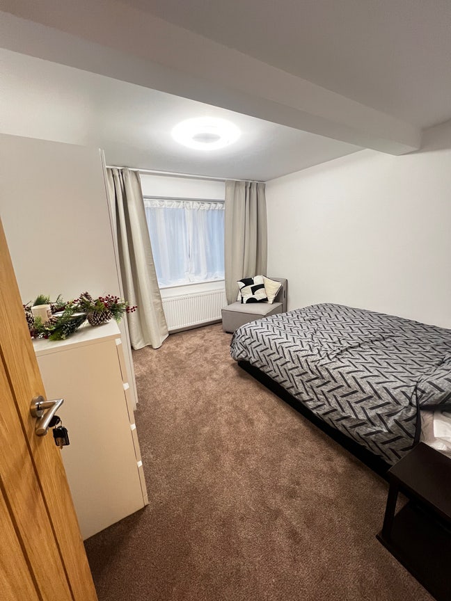 Double bed & private bathroom in S8 Main Photo