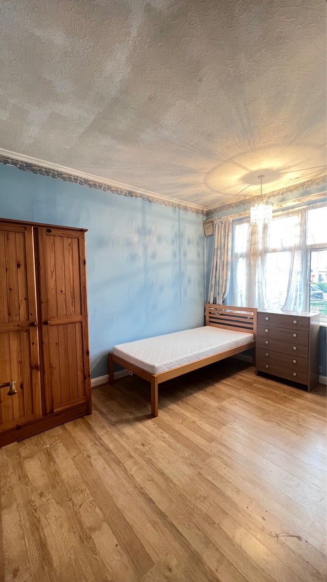 Bright Room/s for rent in Zone 3 London (Mitcham) Main Photo