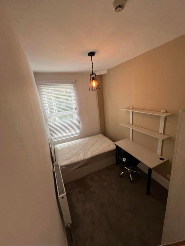 Double Room in St Paul’s Bristol Bills Include Main Photo