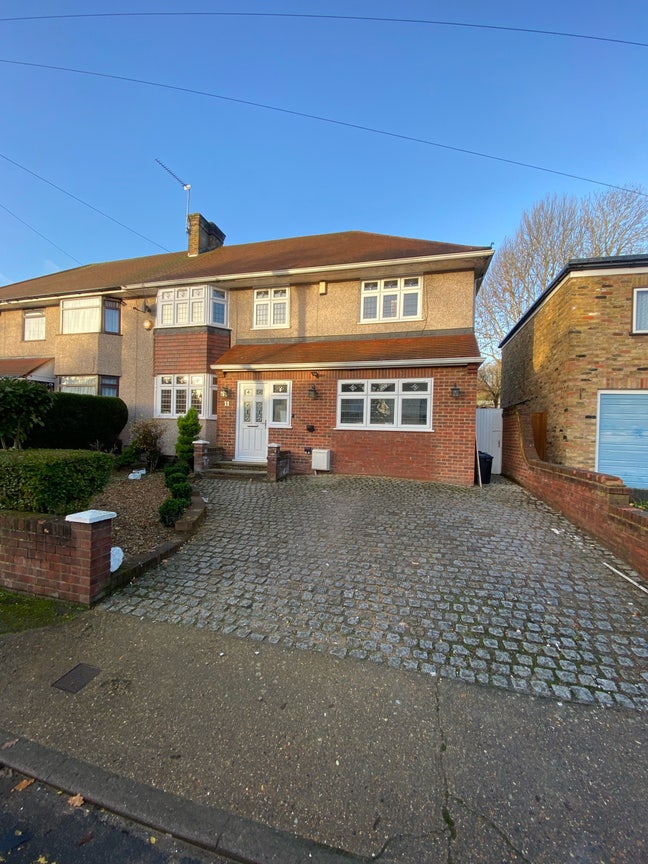 6 rooms in Uxbridge near Brunel / station  Main Photo