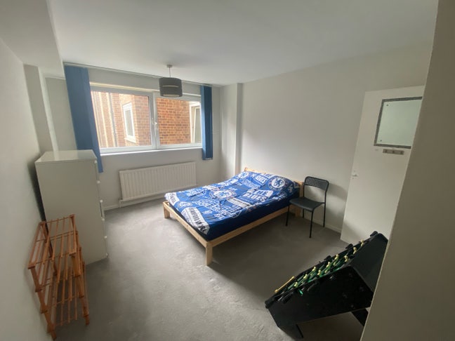 Great location and great room Main Photo