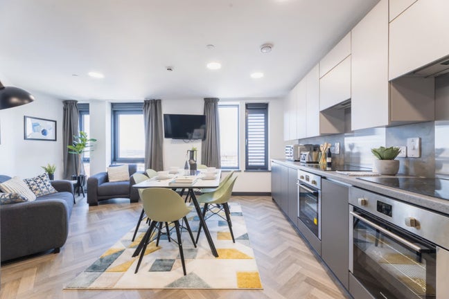 Gold plus ensuite room  Main Photo