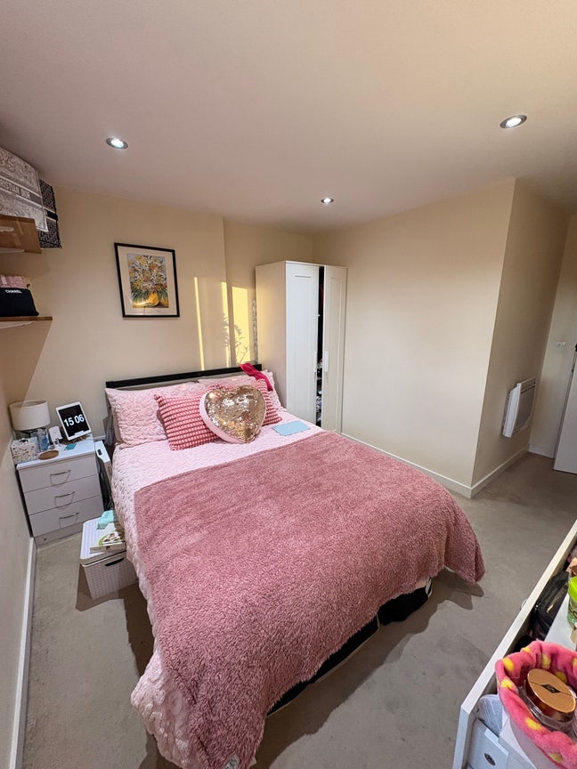 Room for Rent £800 Main Photo