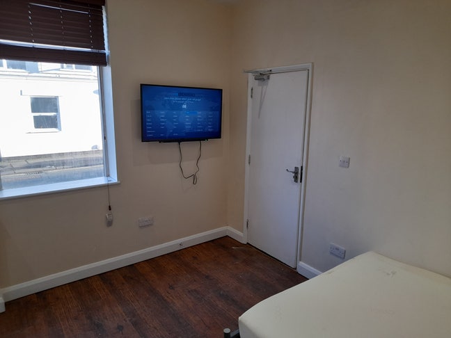ST4/Stoke. Large Double Ensuite + Smart TV Main Photo