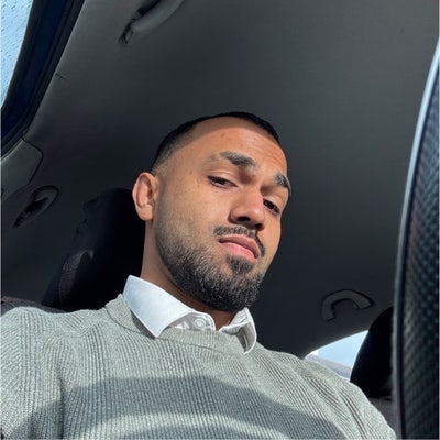 I am a professional male aged 27. I am lookin... Main Photo