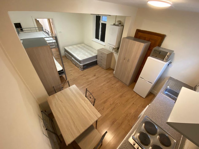 🏡 Studio Flat to Let in - Willesden  Main Photo