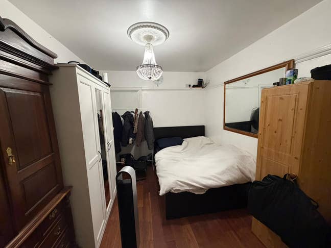 Double room in Hatton Cross Main Photo