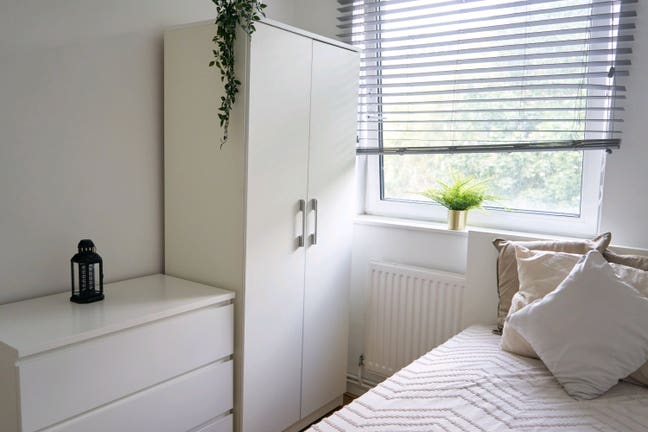 Single Room 20 Mins from Central London Main Photo