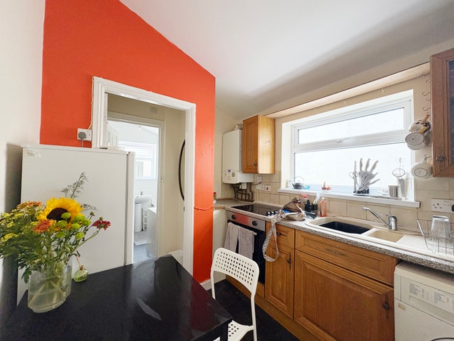 Two Bedroom flat share  Main Photo