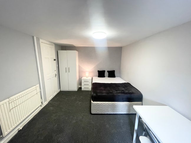 Affordable Rooms Available in LS4 Burley!! Main Photo