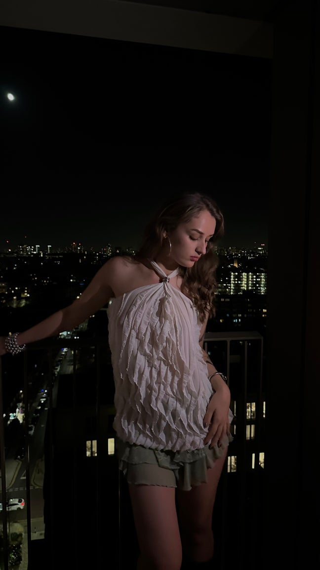 Female creative looking to rent double room! Main Photo