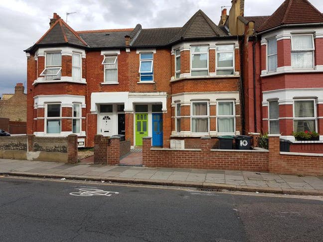   Double Room in This Lovely House  Main Photo