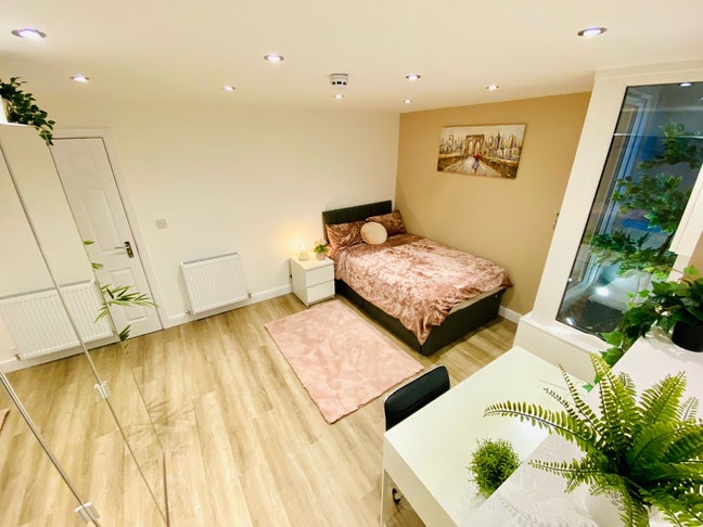 REDUCED 8 Bed Central Withington House Main Photo