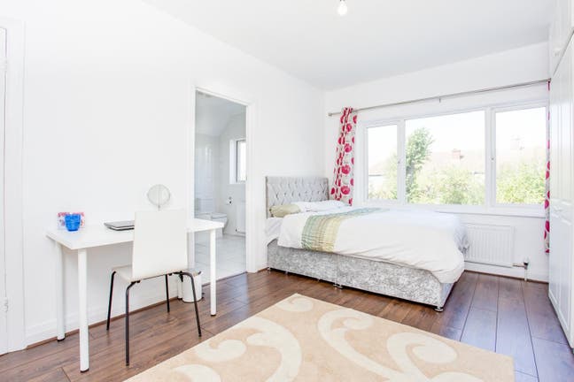 1 Ensuite and 4 Rooms in Modern Acton Home  Main Photo