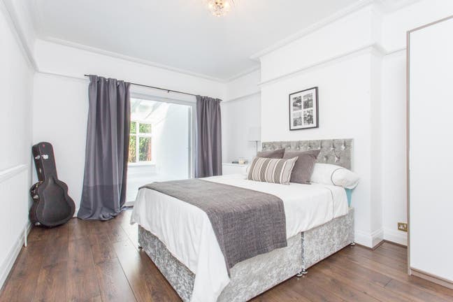 Room with private Conservatory in Acton  Main Photo