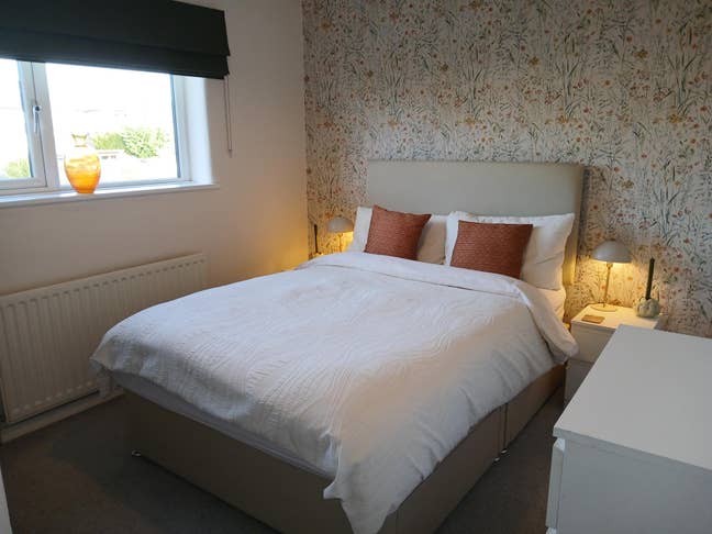 Room to rent in peaceful, stylish home  Main Photo