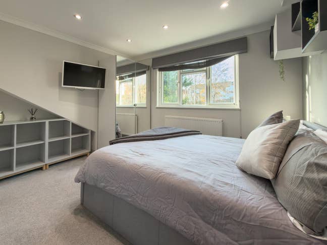 En-suite Room-Close to Reading Town/Train Station Main Photo